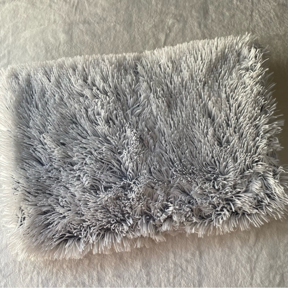 Room‎ essentials Body Pillow Cover Fluffy Gray